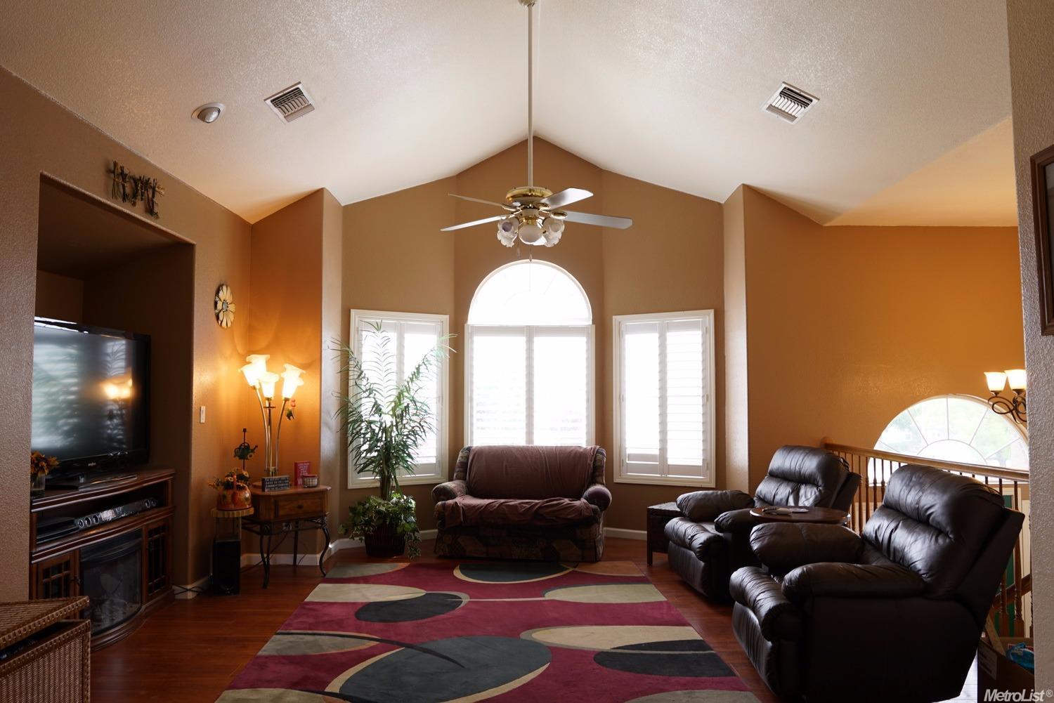 913 Corral Pl, Galt, CA 95632 photo 4