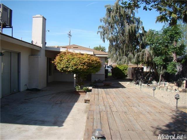 525 Mainberry Dr, Madera, CA 93637 photo 2