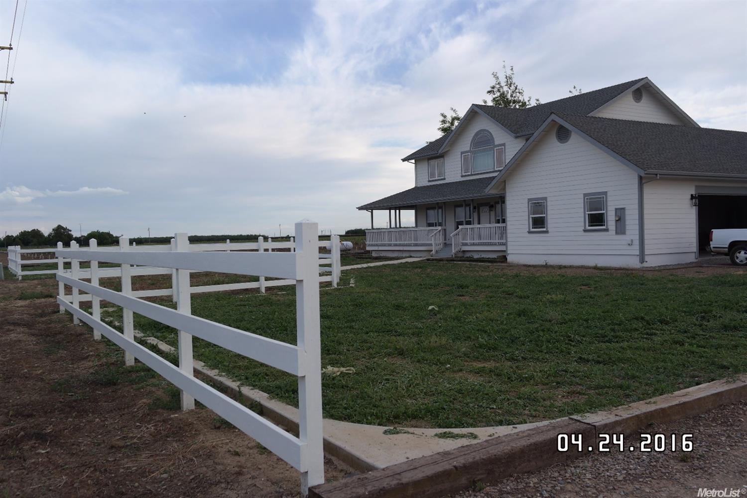 16757 Locust Ave, Patterson, CA 95363 photo 2