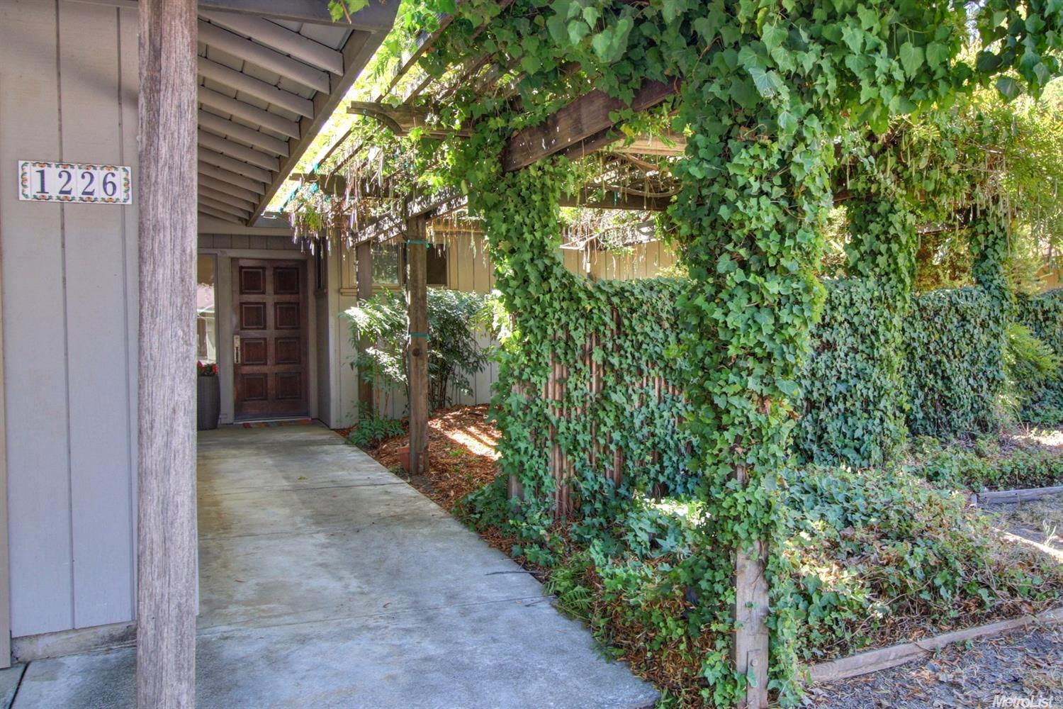 1226 Menlo Dr, Davis, CA 95616 photo 2