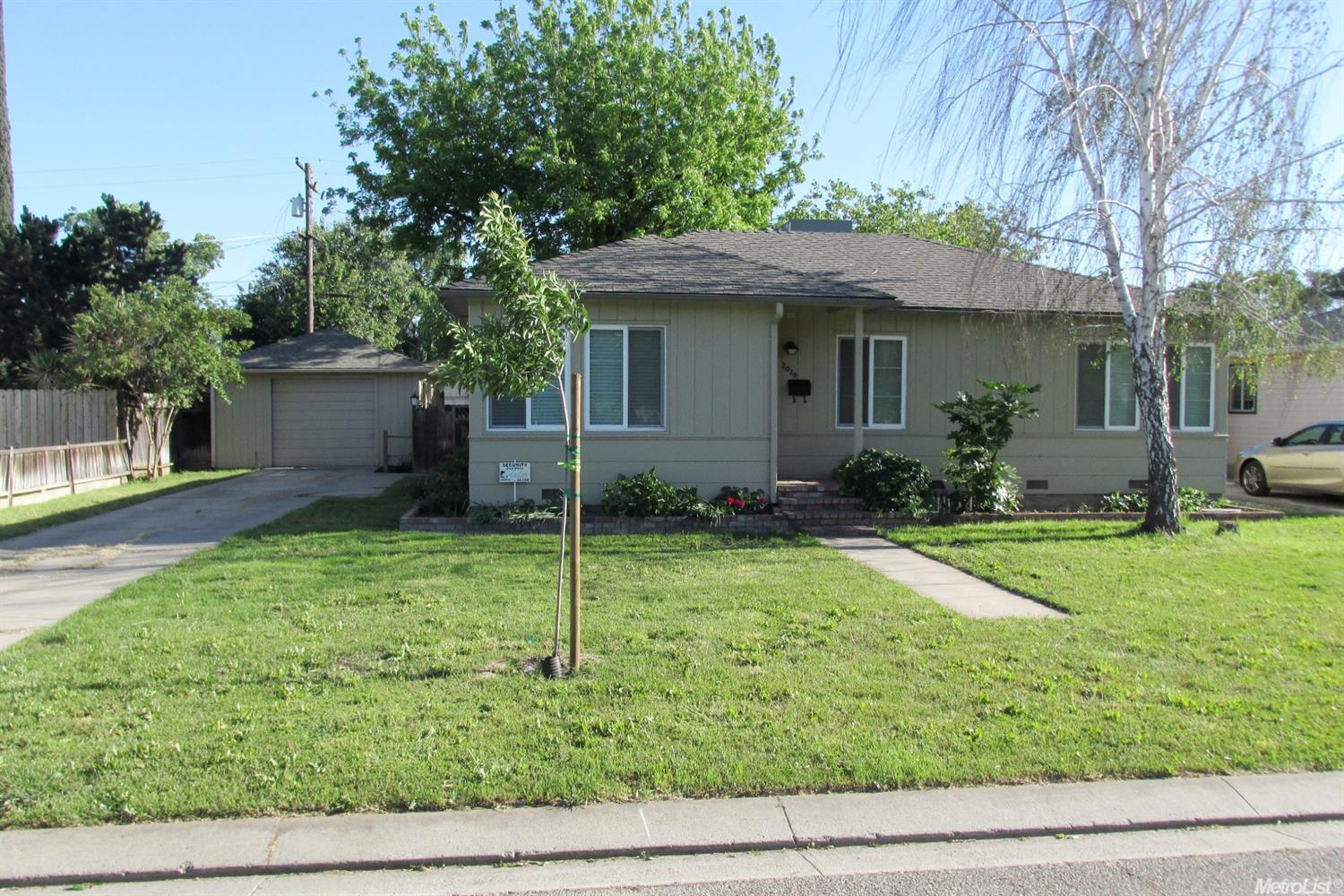 2028 Dora St, Modesto, CA 95354 photo 1