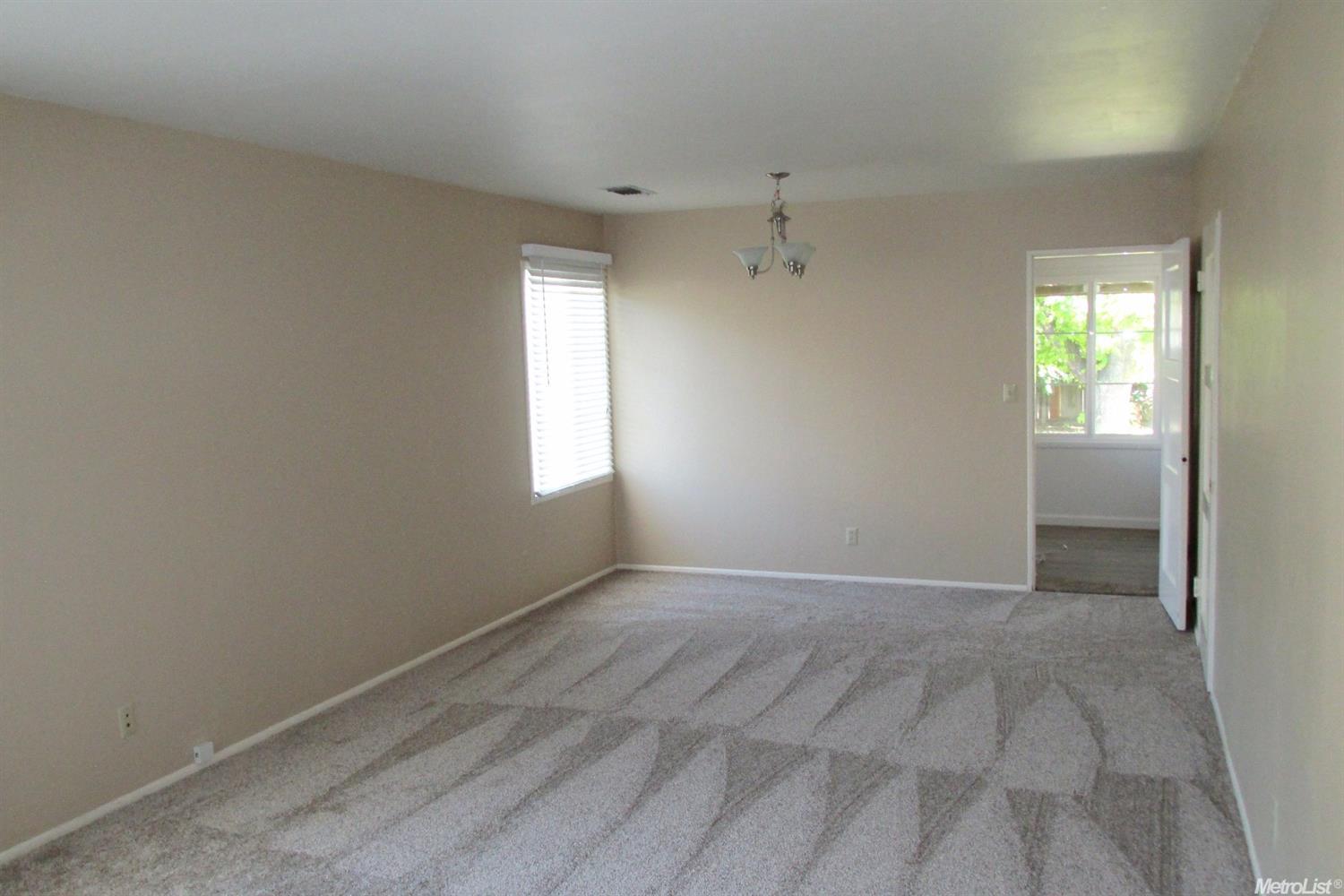 2028 Dora St, Modesto, CA 95354 photo 3