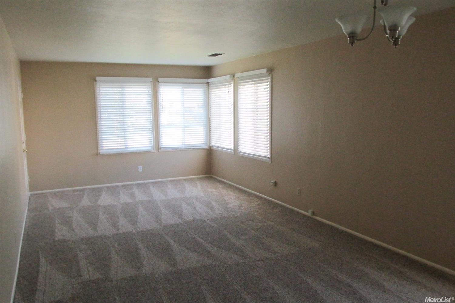 2028 Dora St, Modesto, CA 95354 photo 4
