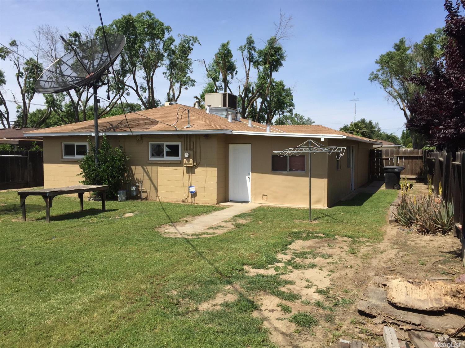 2308 Haddon Ave, Modesto, CA 95354 photo 2