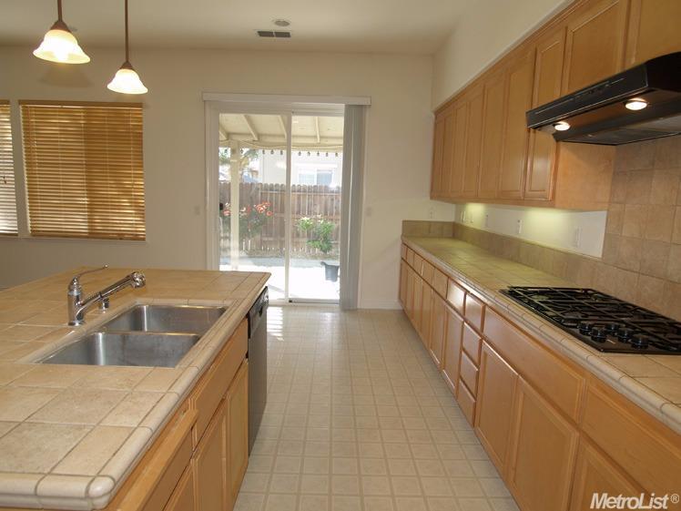 1312 Cliff Swallow Dr, Patterson, CA 95363 photo 3