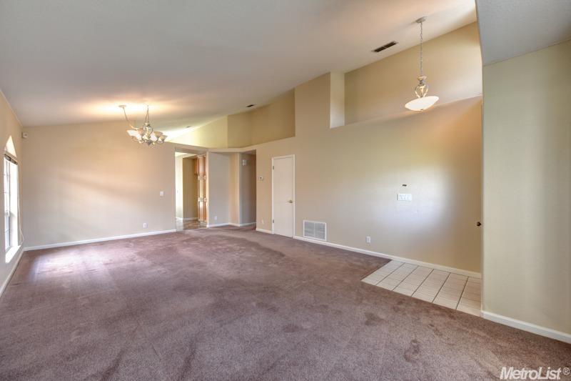 8218 Falcon View Dr, Antelope, CA 95843 photo 5