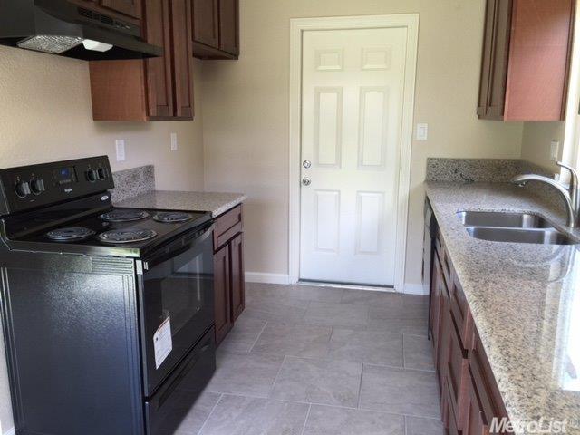 1120 Mathia Dr, Modesto, CA 95351 photo 4