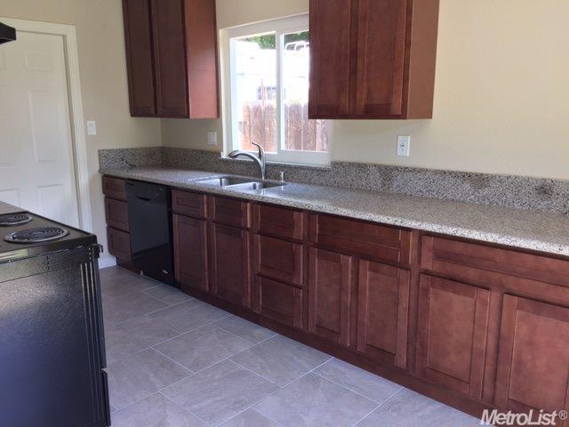 1120 Mathia Dr, Modesto, CA 95351 photo 5