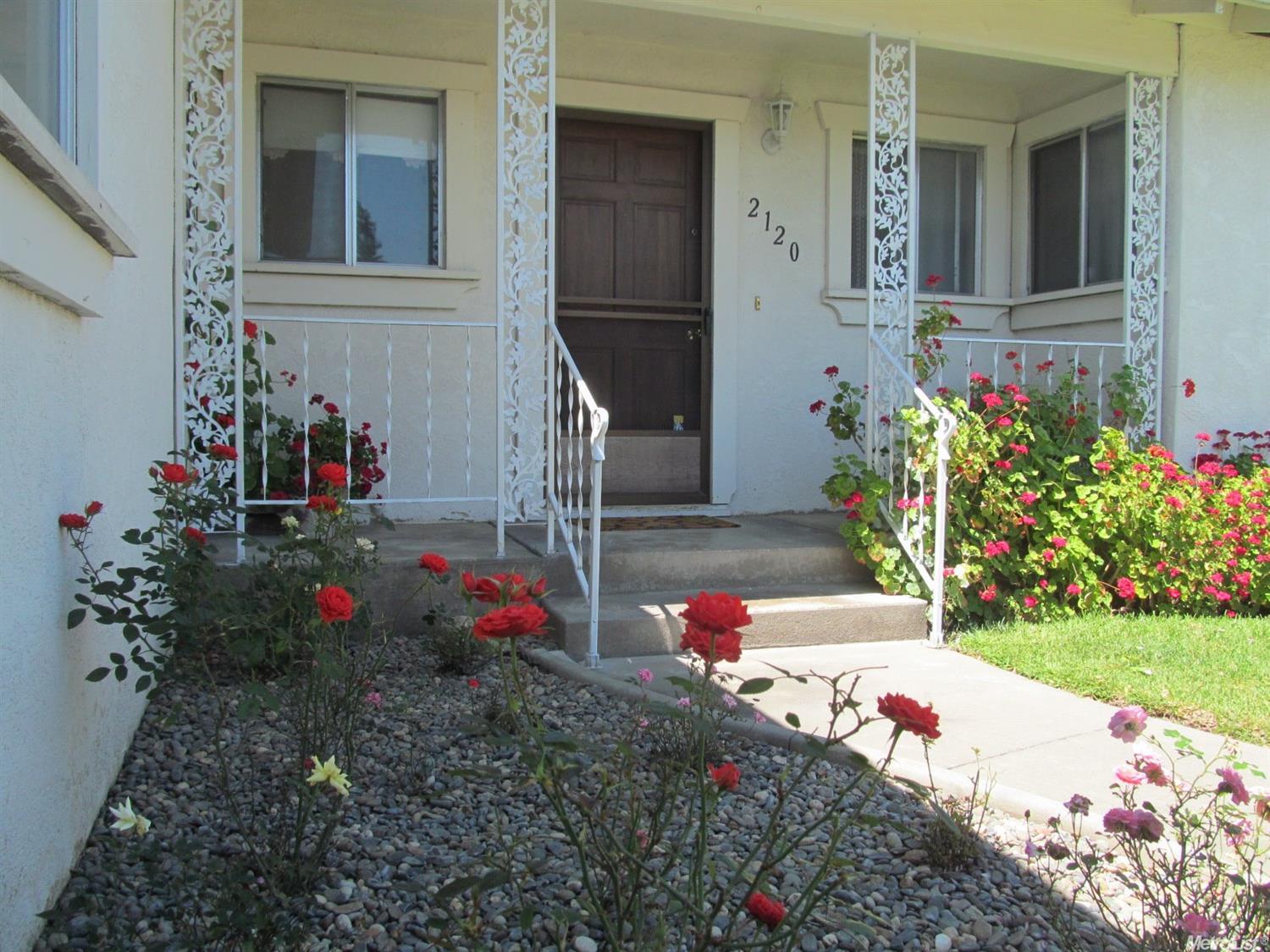 2120 Rochelle Ave, Turlock, CA 95382 photo 4