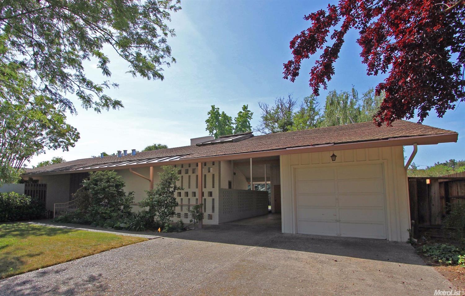 1904 Camelot Ct, Modesto, CA 95355 photo 2