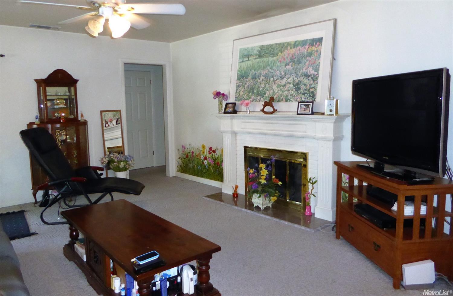 406 N Fairmont Ave, Lodi, CA 95240 photo 2