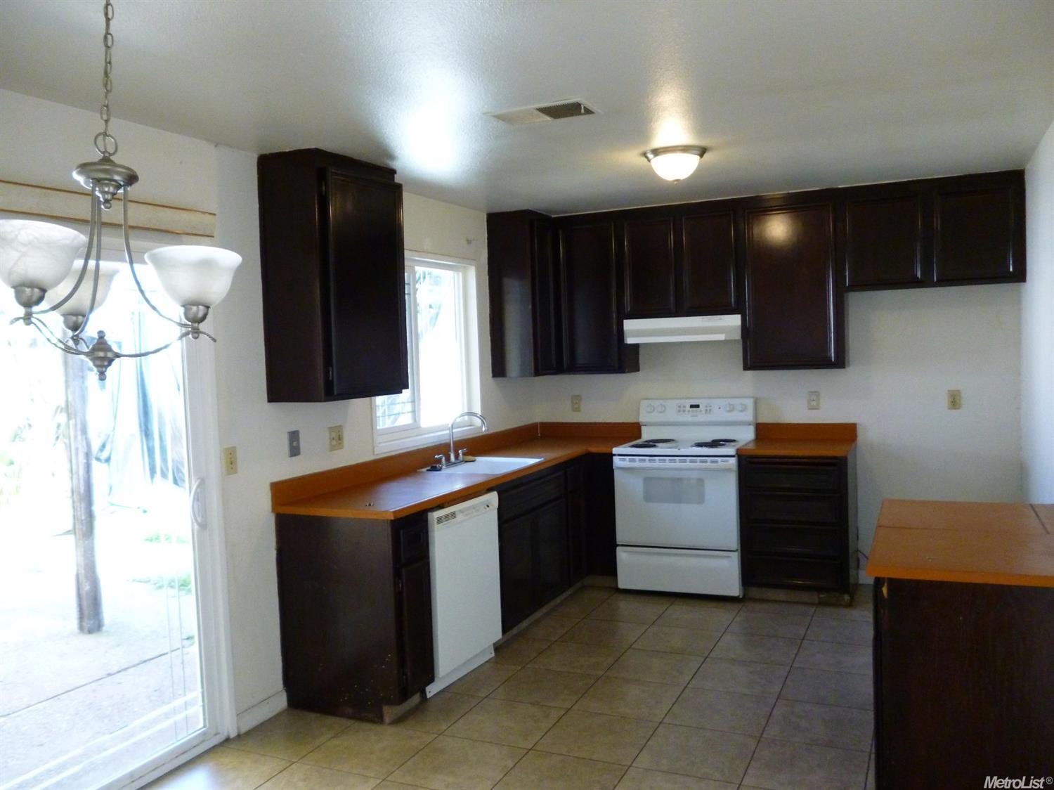 313 Capistrano Dr, Modesto, CA 95354 photo 2