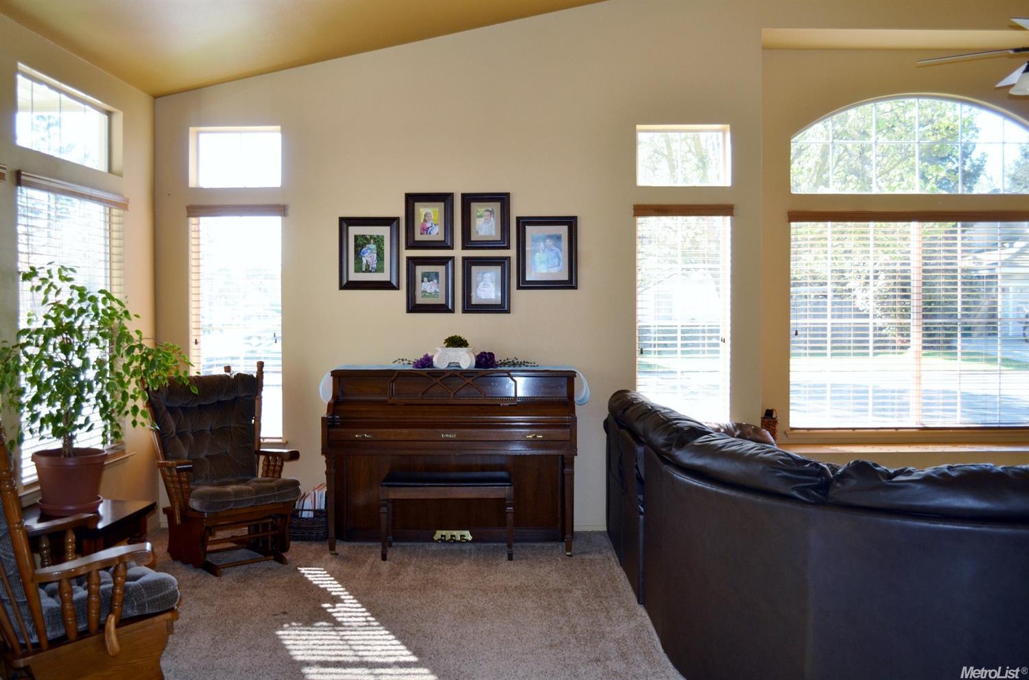 949 Zumstein, Ripon, CA 95366 photo 5