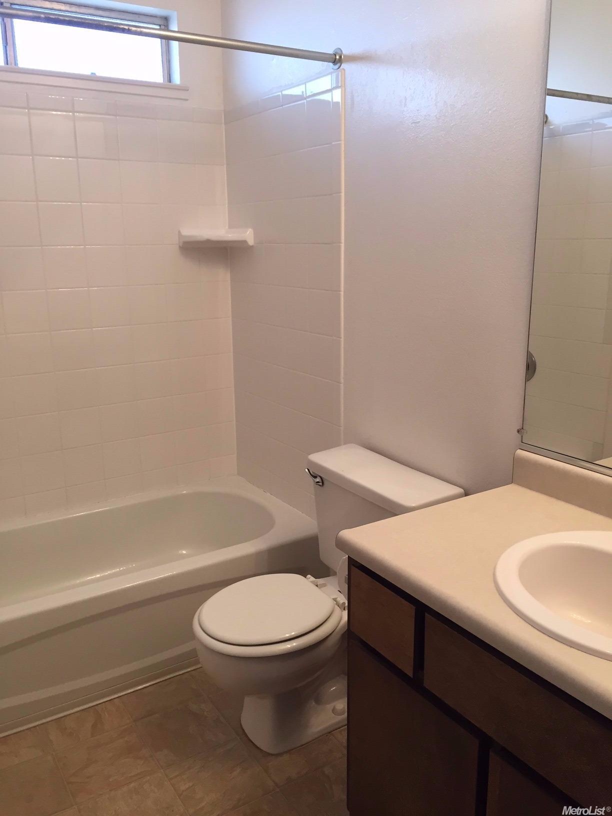 1296 Spruce Ln #2, Manteca, CA 95336 photo 4