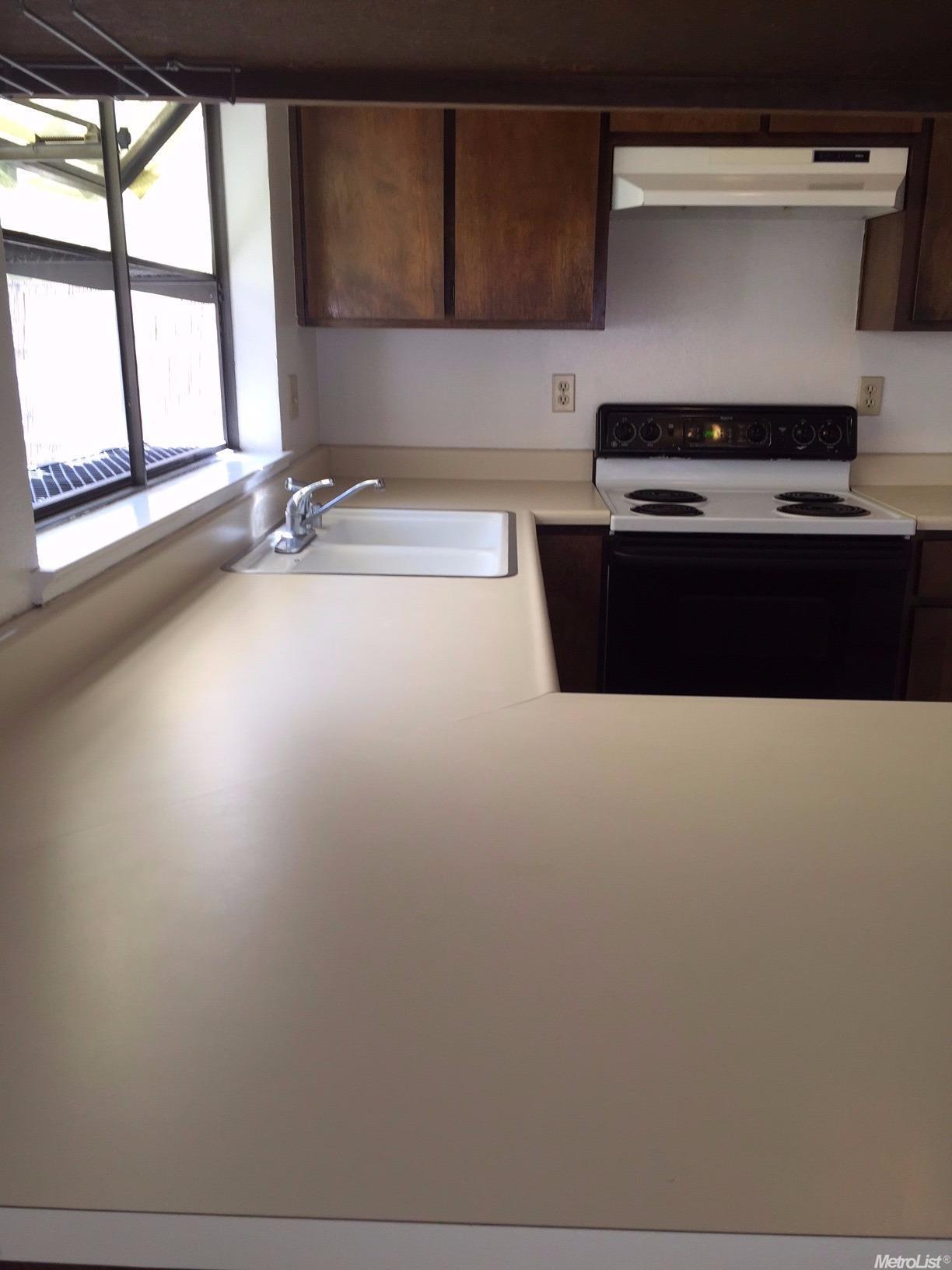 1296 Spruce Ln #2, Manteca, CA 95336 photo 2
