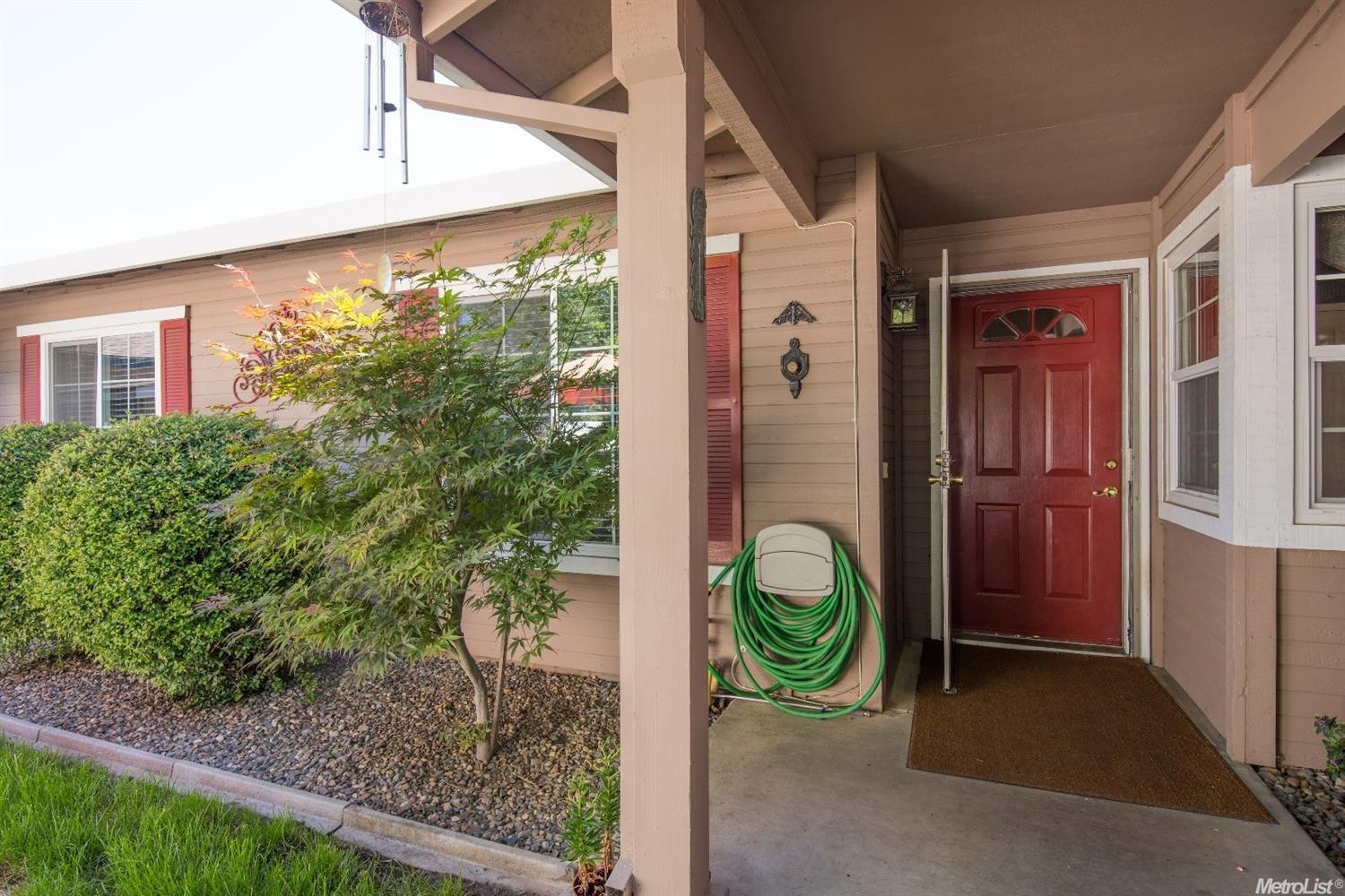 1004 Chalone Ct, Modesto, CA 95358 photo 2