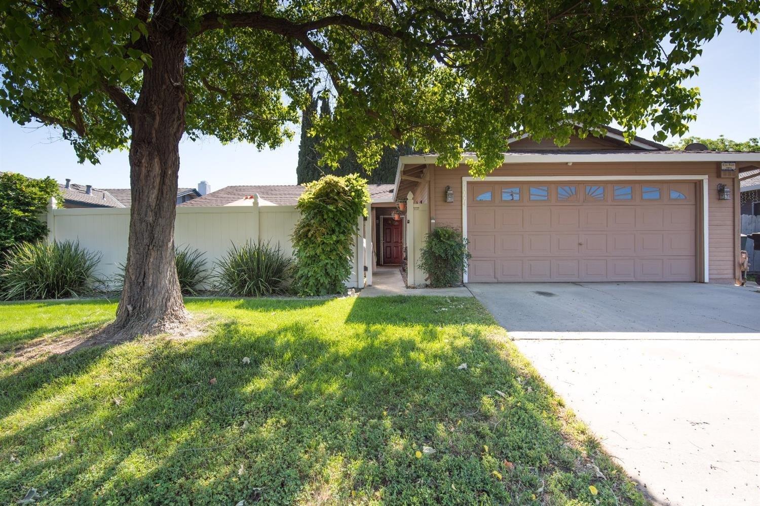 1004 Chalone Ct, Modesto, CA 95358 photo 1