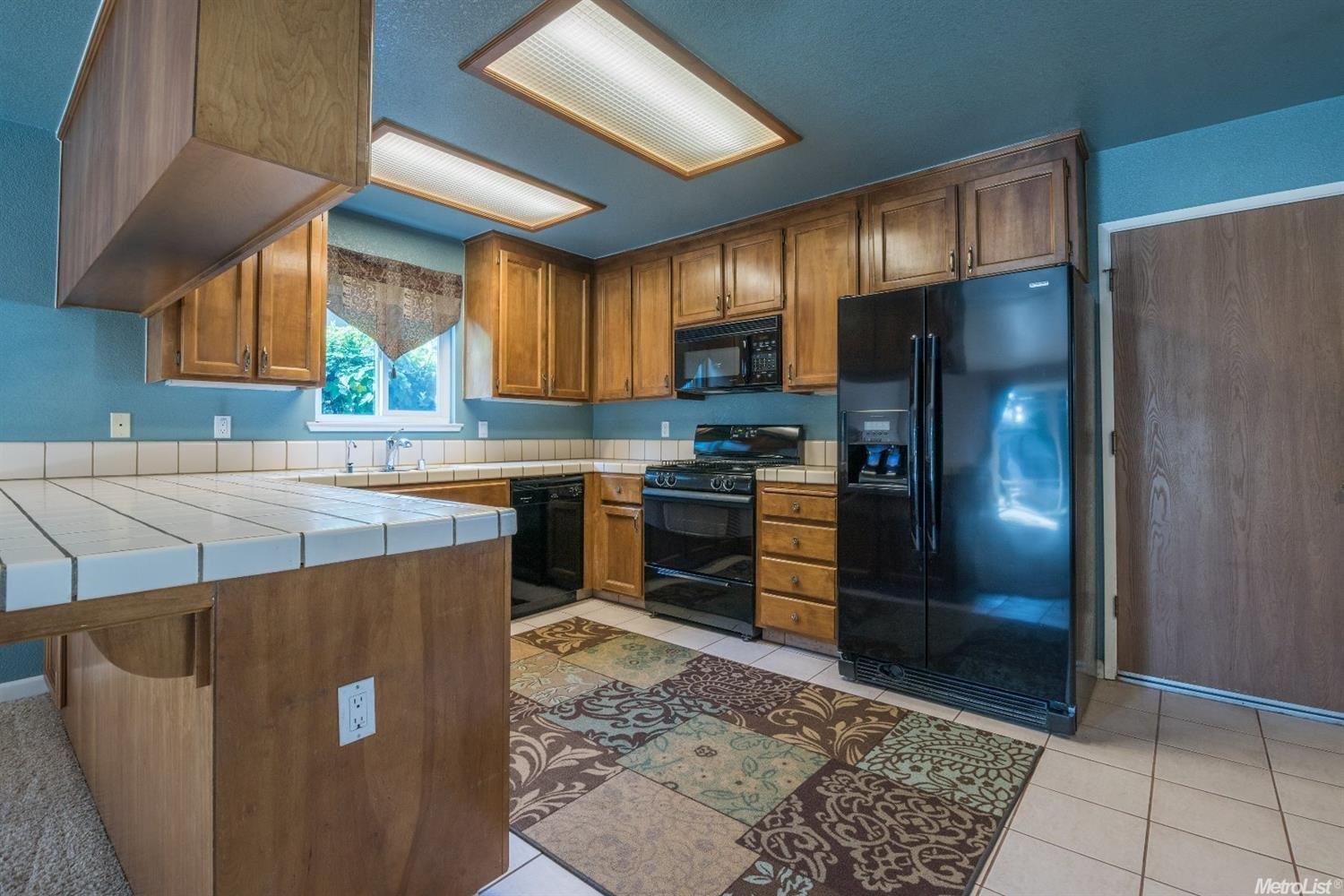 1004 Chalone Ct, Modesto, CA 95358 photo 5