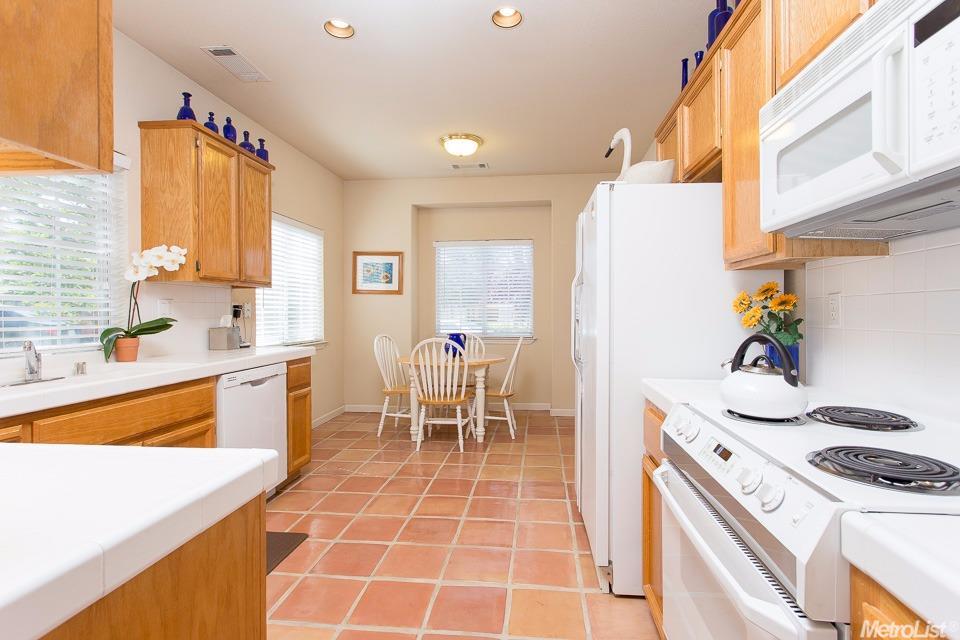 5119 Walnut Pointe Ln, Carmichael, CA 95608 photo 2