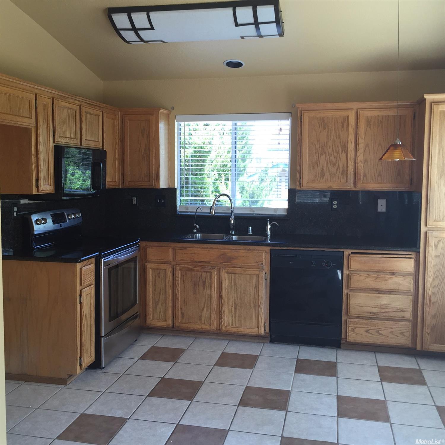 1368 Jonathan Pl, Tracy, CA 95377 photo 5
