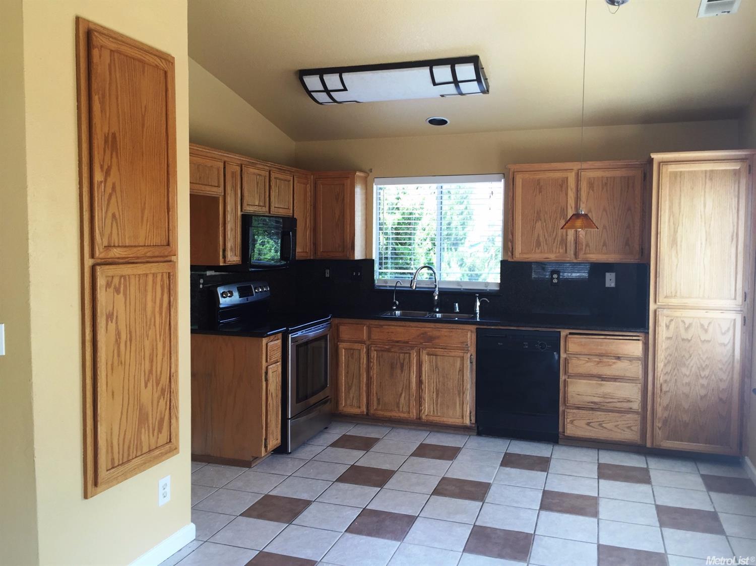 1368 Jonathan Pl, Tracy, CA 95377 photo 4
