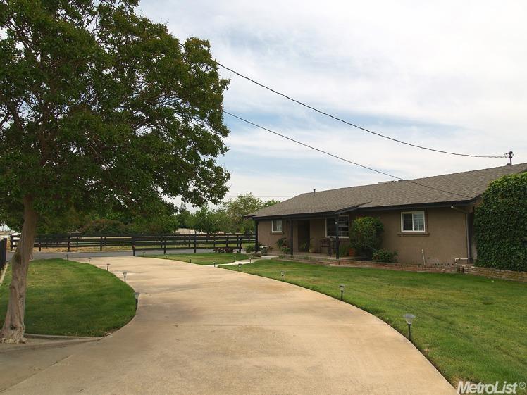 1212 E Harding Rd, Turlock, CA 95380 photo 2