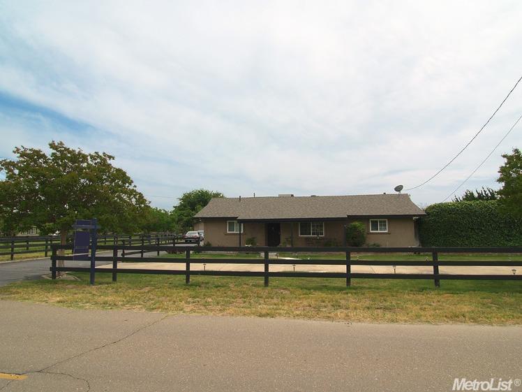 1212 E Harding Rd, Turlock, CA 95380 photo 1