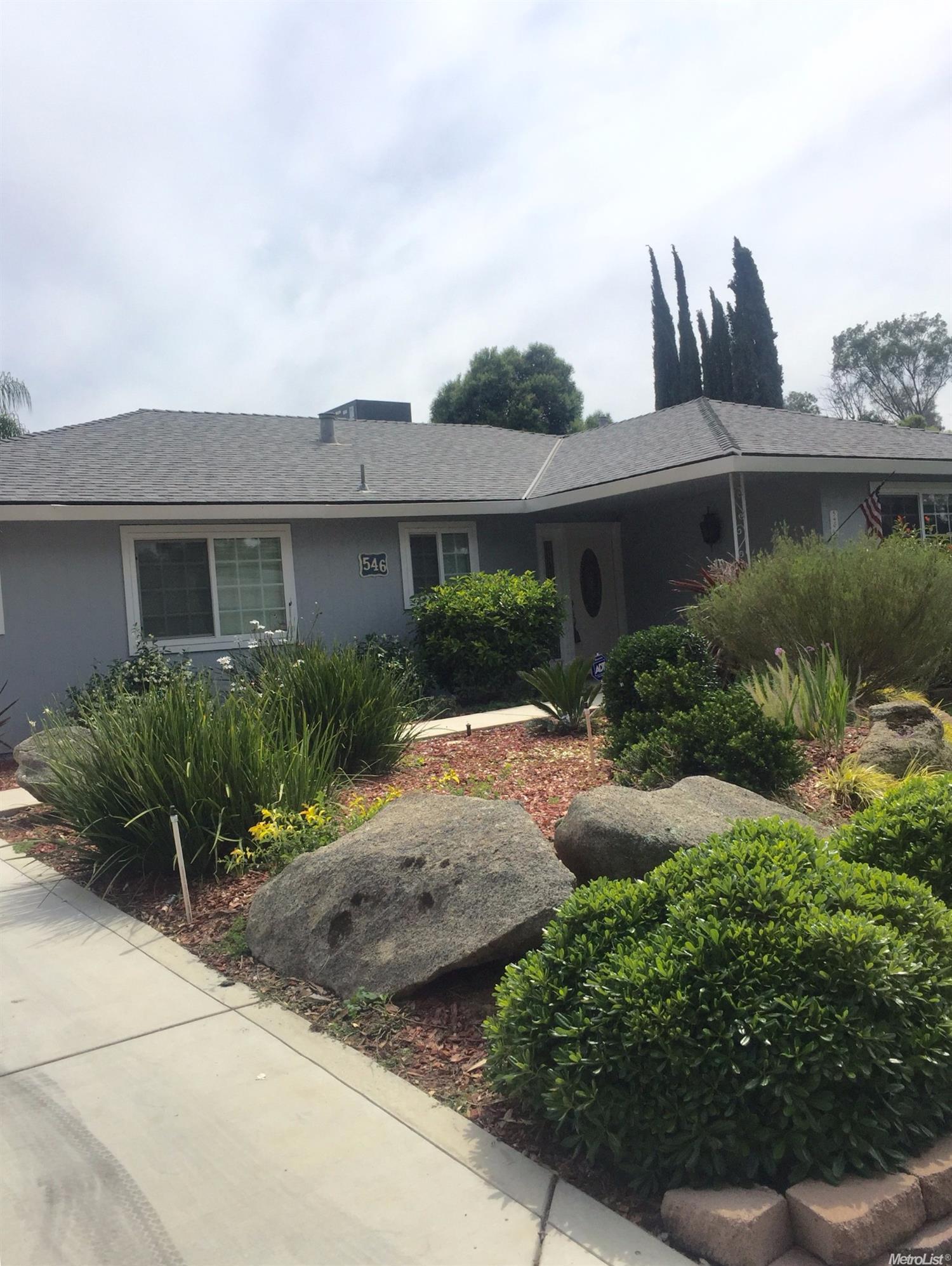 546 W Donna Dr, Merced, CA 95348 photo 2
