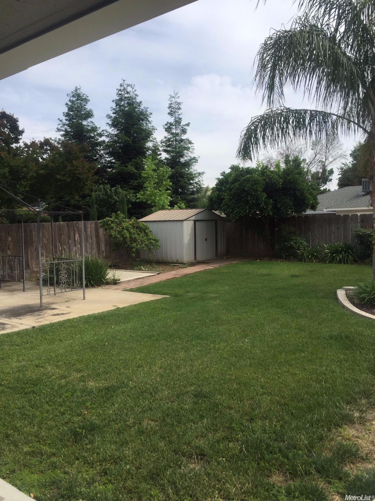 546 W Donna Dr, Merced, CA 95348 photo 9