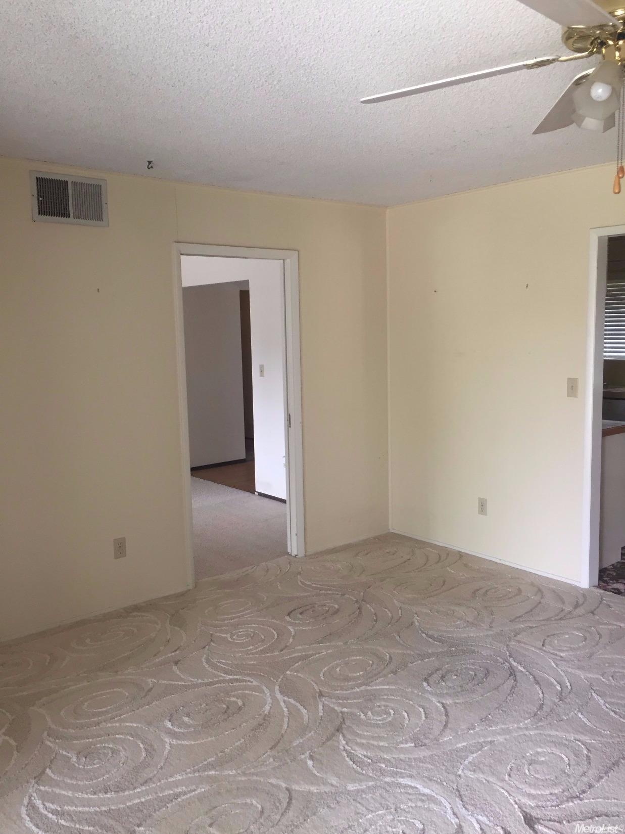 546 W Donna Dr, Merced, CA 95348 photo 3