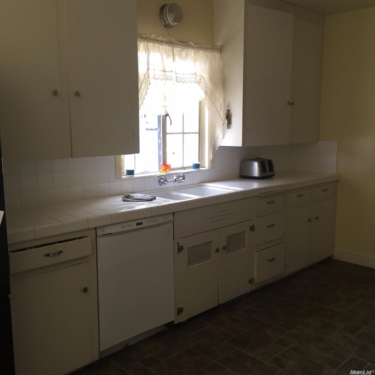 690 E 21st St, Merced, CA 95340 photo 4