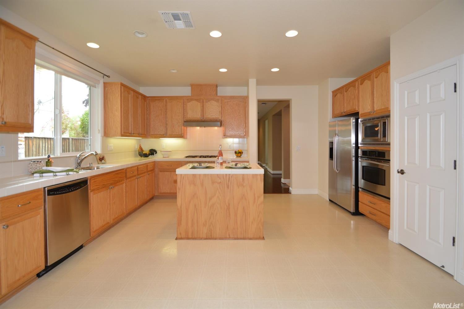 1821 Mckenna Dr, Tracy, CA 95304 photo 9