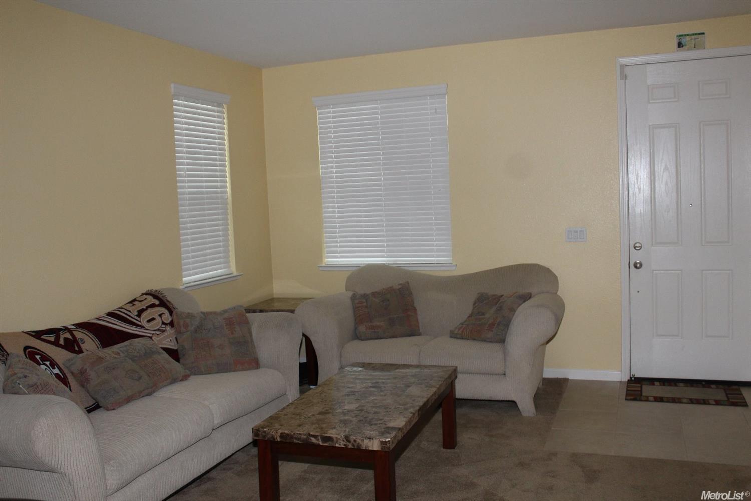 1617 Courtyard Dr, Manteca, CA 95337 photo 2