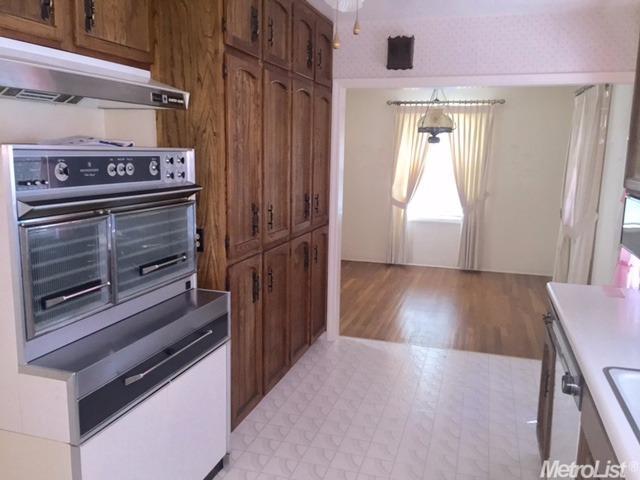 705 Hackberry Ave, Modesto, CA 95354 photo 2
