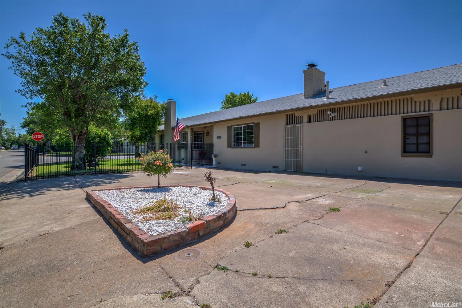 2284 Rainbow Ave, Sacramento, CA 95821 photo 1