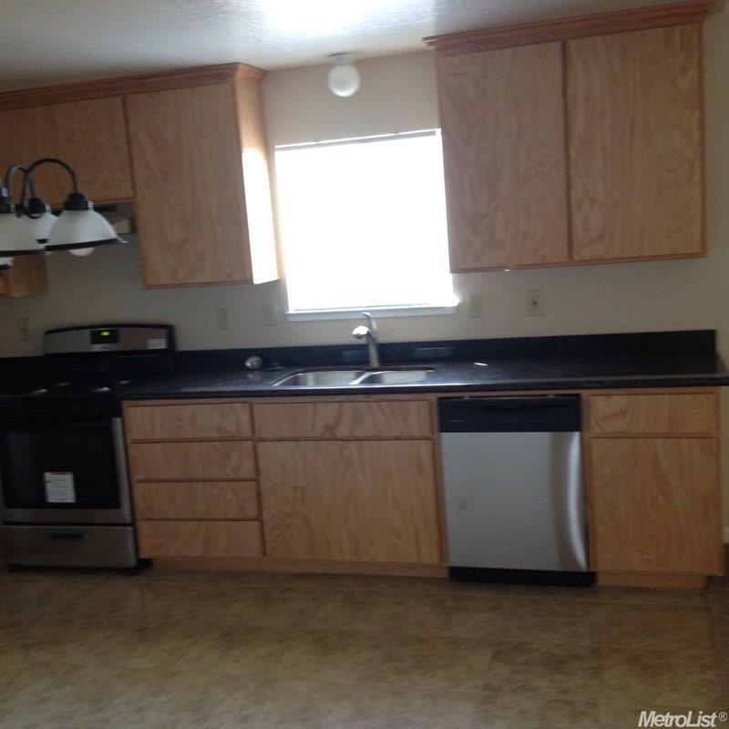 1533 Lucchesi Ln, Modesto, CA 95351 photo 2
