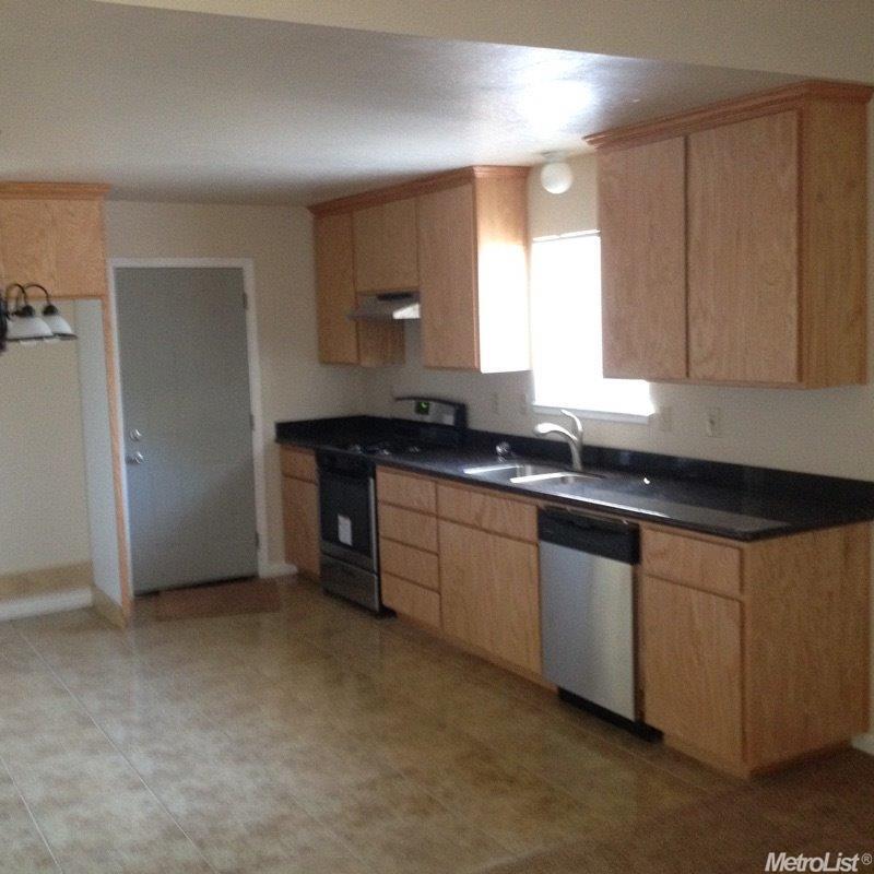 1533 Lucchesi Ln, Modesto, CA 95351 photo 4