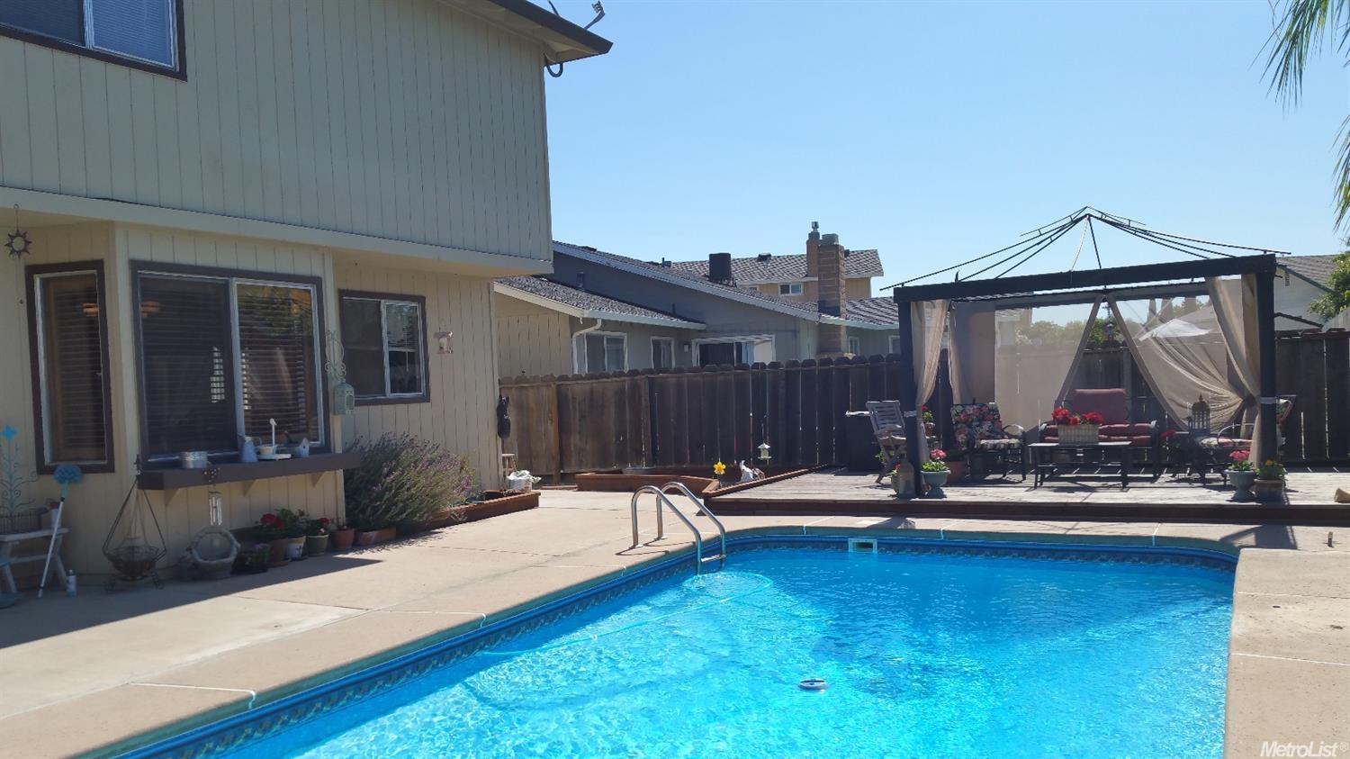 1400 Parkview St, Manteca, CA 95337 photo 2
