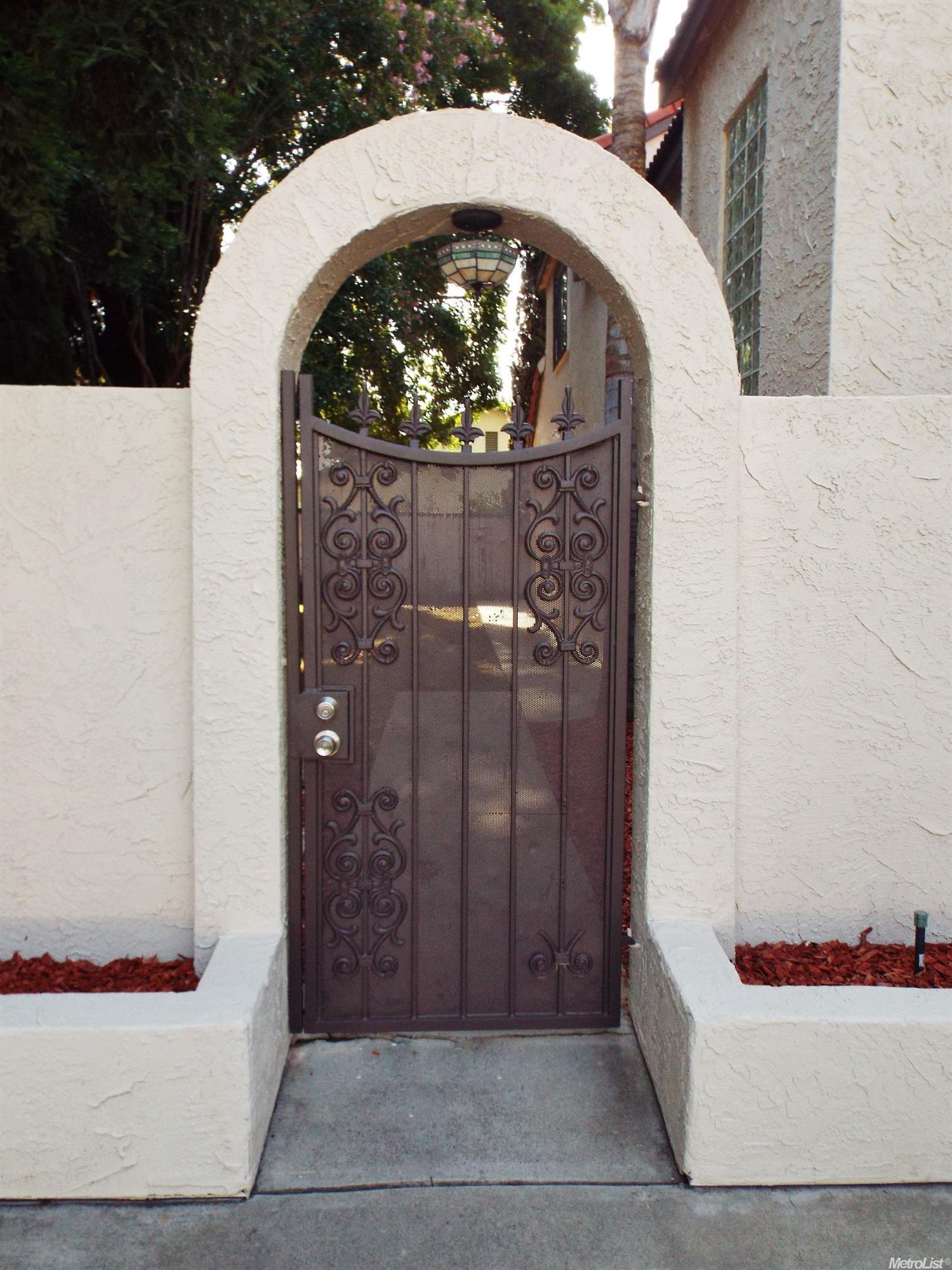 812 N Rosemore Ave, Modesto, CA 95358 photo 2