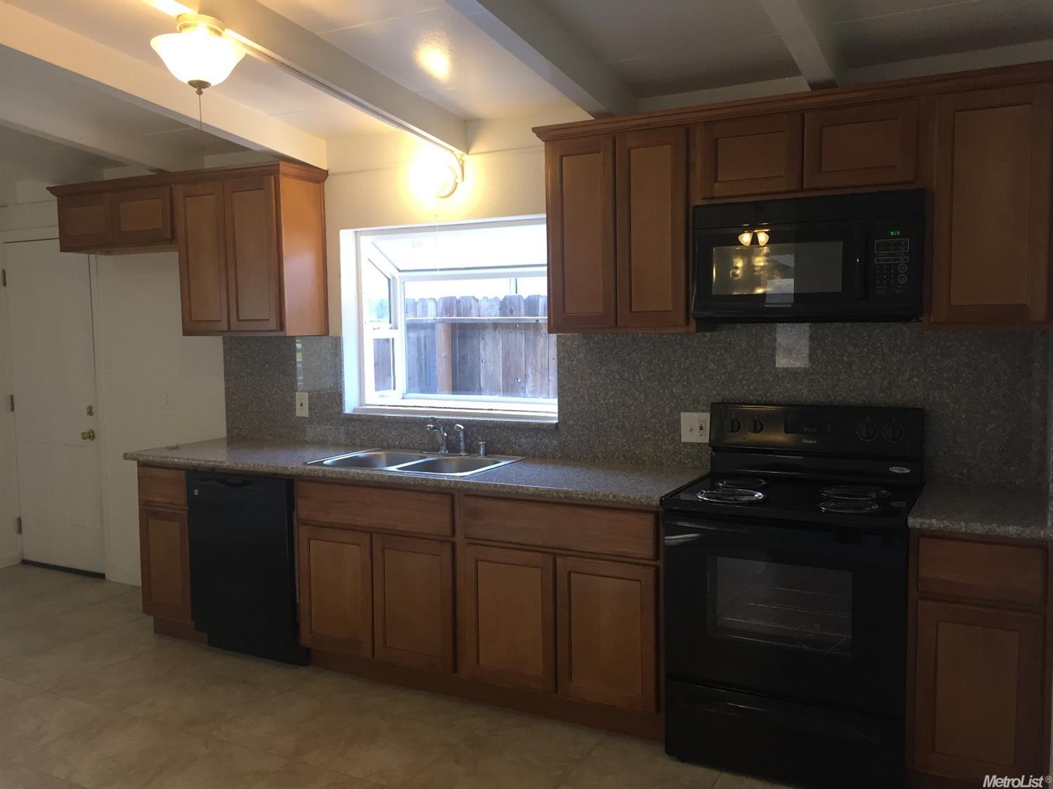 328 S Powers Ave, Manteca, CA 95336 photo 9