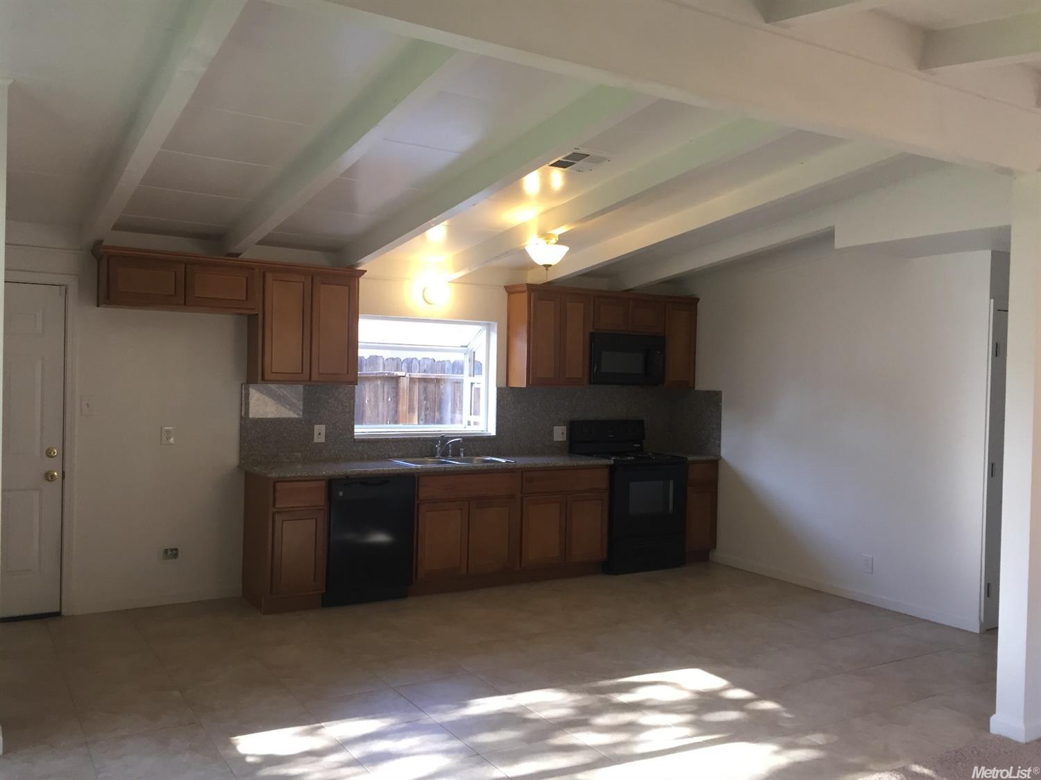 328 S Powers Ave, Manteca, CA 95336 photo 10
