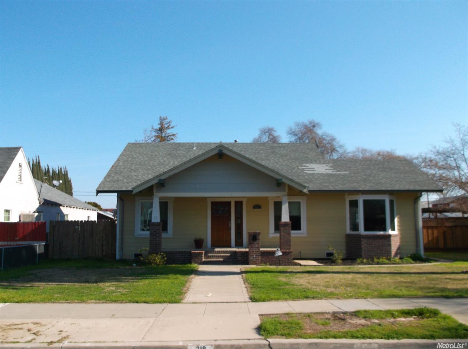 219 N 4th St, Patterson, CA 95363 photo 1