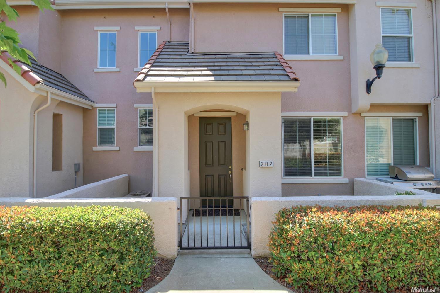 202 Esplanade Cir, Folsom, CA 95630 photo 2