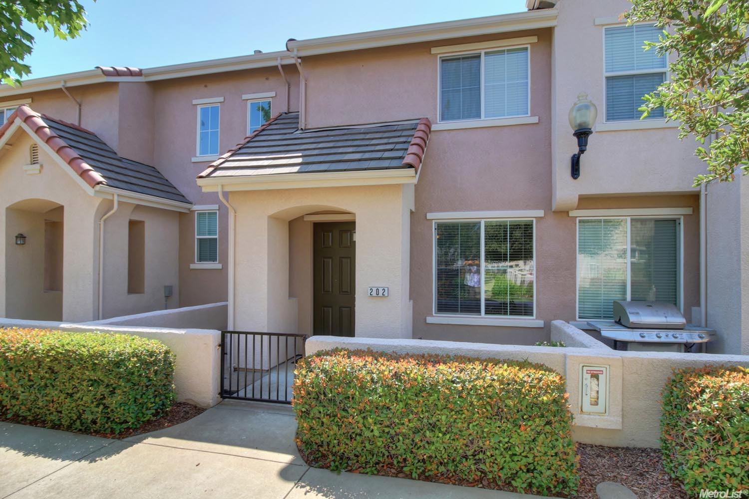 202 Esplanade Cir, Folsom, CA 95630 photo 3