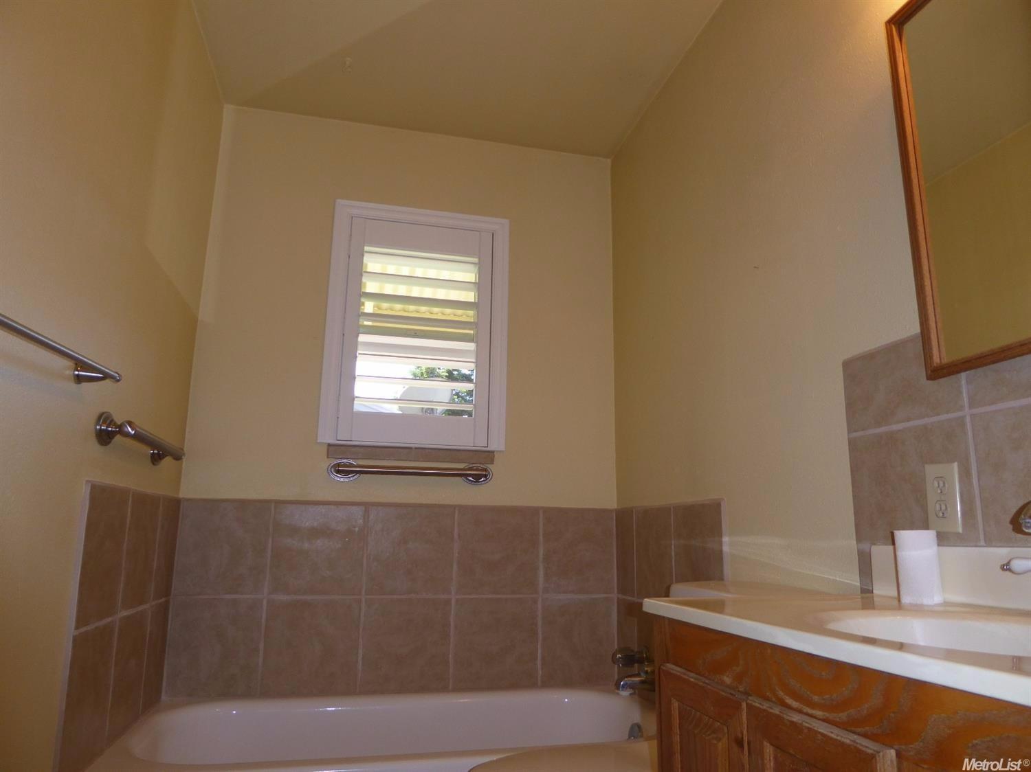 733 S School St, Lodi, CA 95240 photo 11
