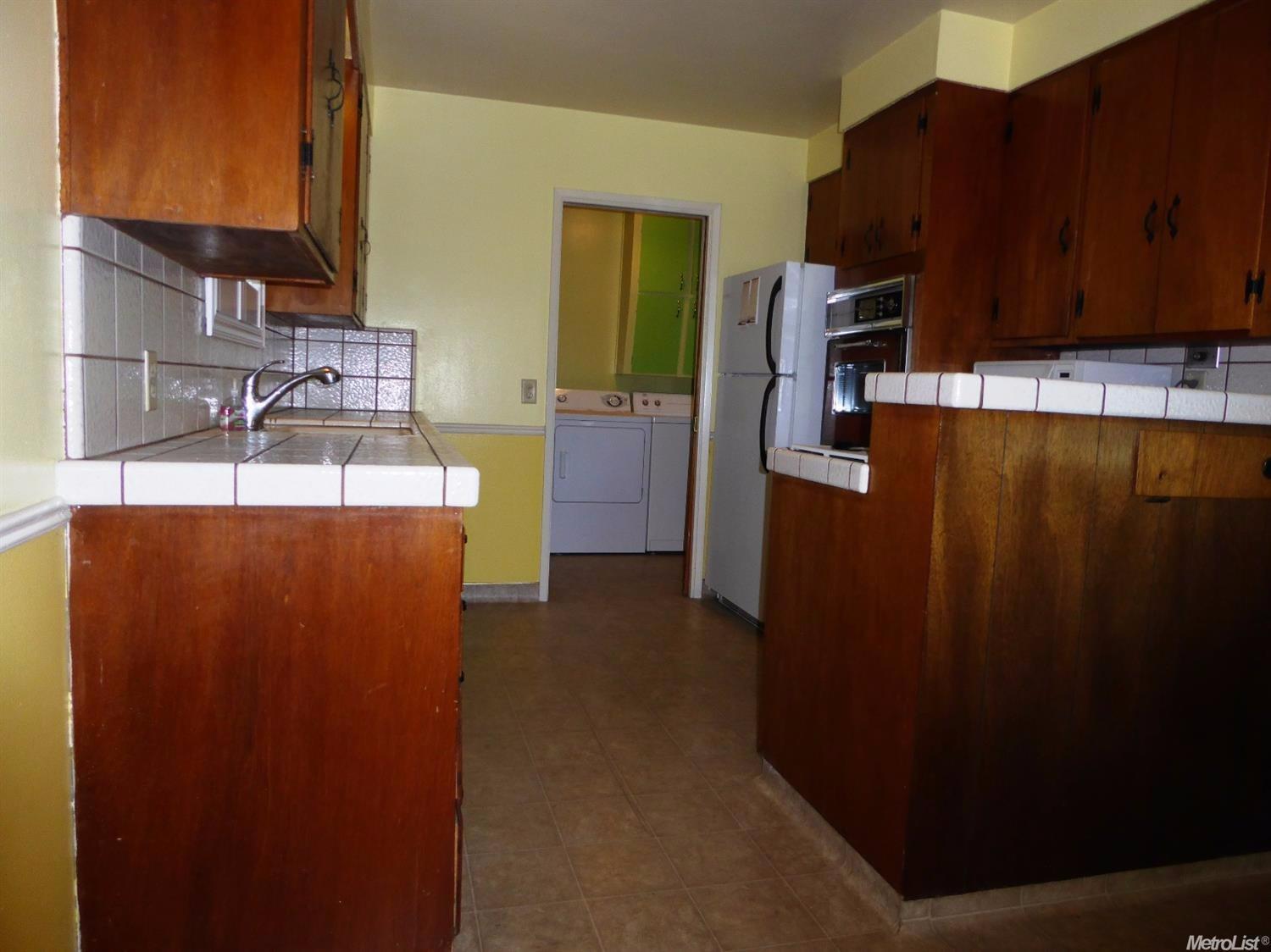 733 S School St, Lodi, CA 95240 photo 9
