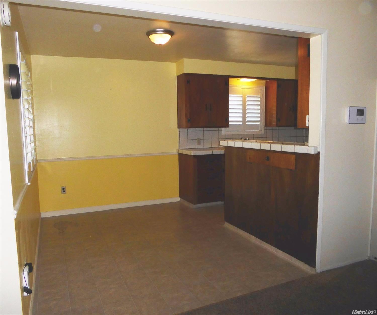 733 S School St, Lodi, CA 95240 photo 4
