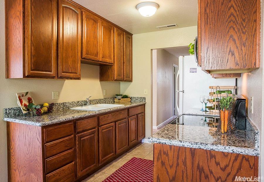 676 Daffodil Way, Manteca, CA 95336 photo 4