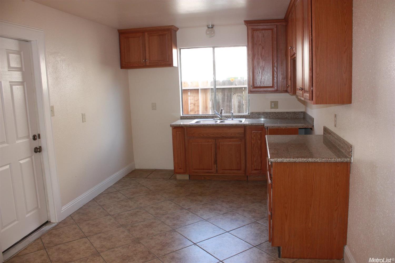 634 Connie Ct, Manteca, CA 95336 photo 8