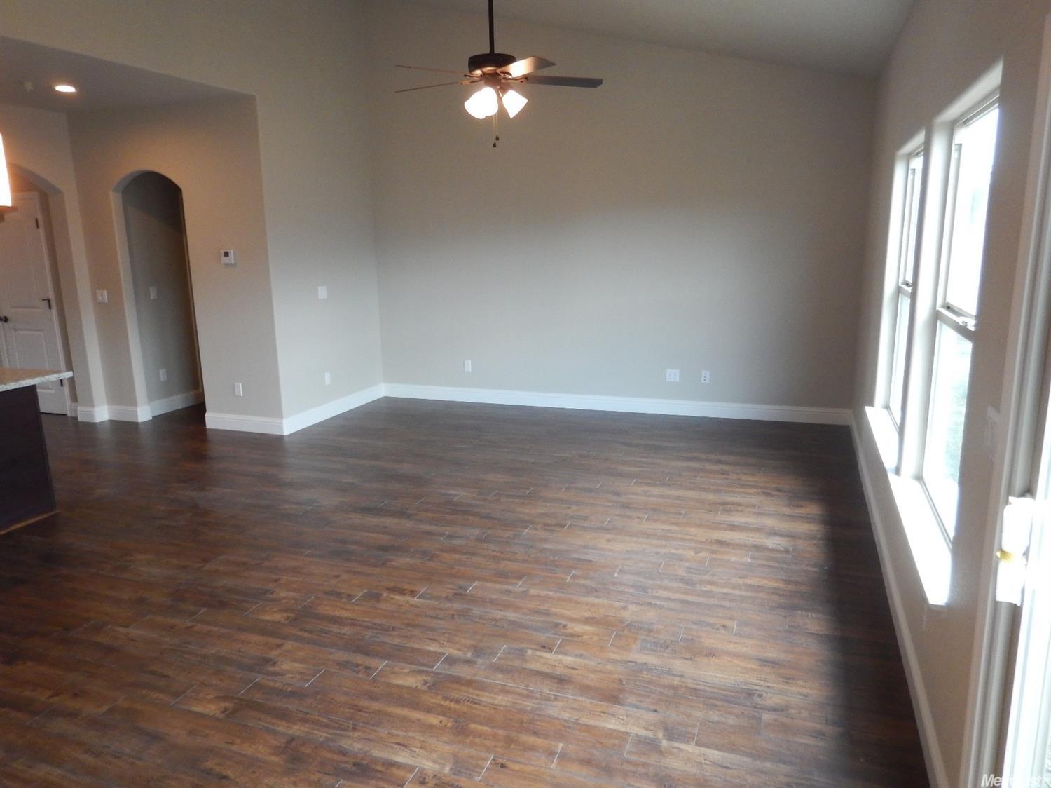 1258 Maxim Dr, Ceres, CA 95307 photo 4